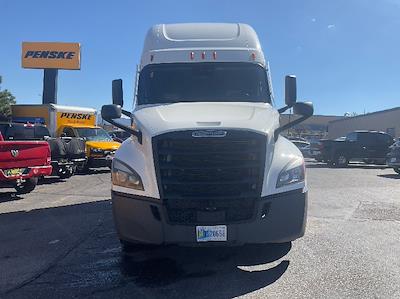 Used 2022 Freightliner Cascadia Detroit DD15AT Semi Truck with Sleeper Cab for sale #384897 - photo 2