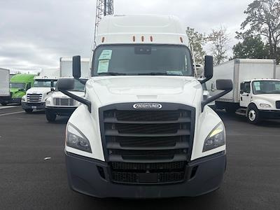 Used 2022 Freightliner Cascadia Detroit DD15AT Semi Truck with Sleeper Cab for sale #384908 - photo 2