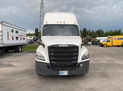 Used 2022 Freightliner Cascadia Detroit DD15AT Semi Truck with Sleeper Cab for sale #384919 - photo 2