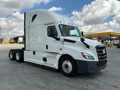 Used 2022 Freightliner Cascadia Detroit DD15AT Semi Truck with Sleeper Cab for sale #384920 - photo 1
