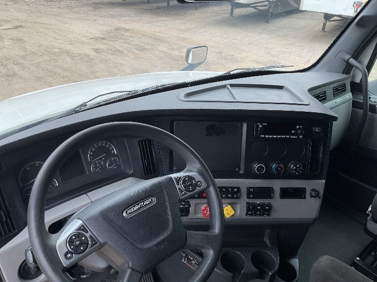 Used 2022 Freightliner Cascadia - photo 13