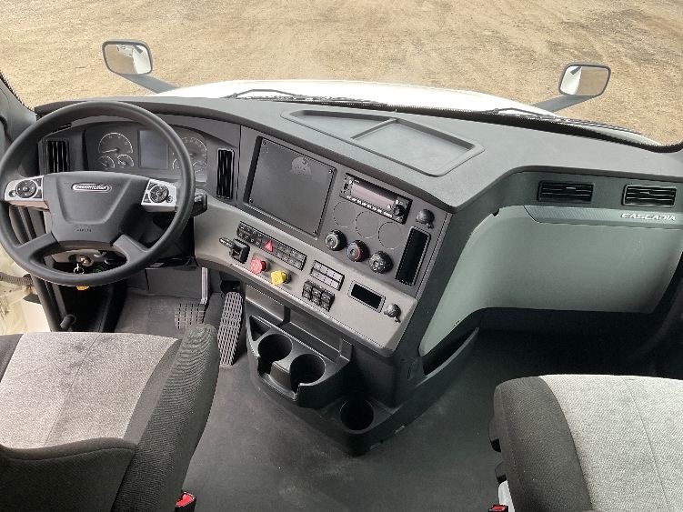 Used 2022 Freightliner Cascadia - photo 14