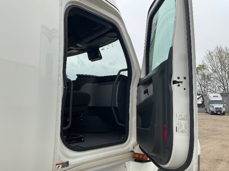 Used 2022 Freightliner Cascadia - photo 15