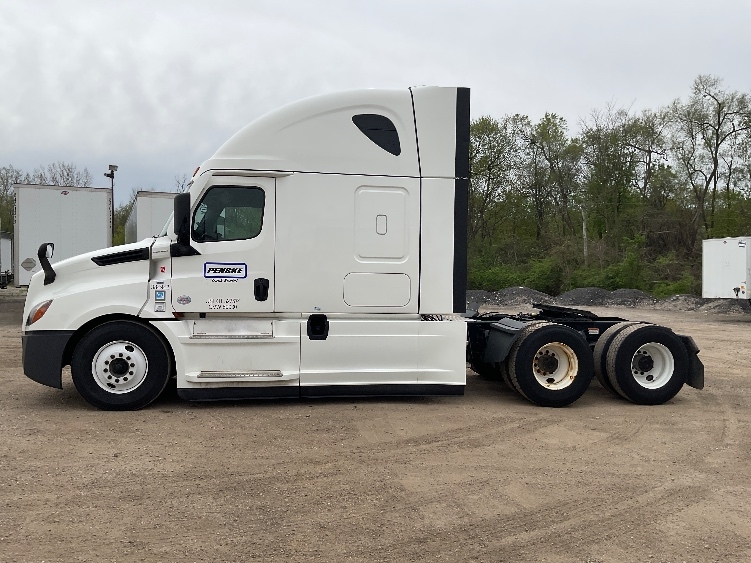 Used 2022 Freightliner Cascadia - photo 6