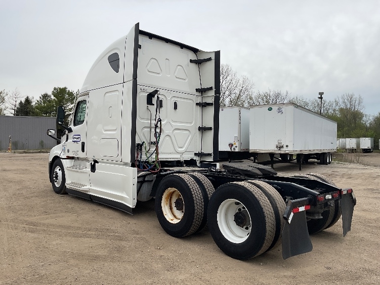 Used 2022 Freightliner Cascadia - photo 7