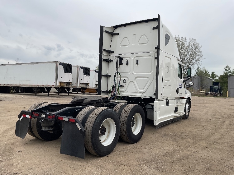 Used 2022 Freightliner Cascadia - photo 9