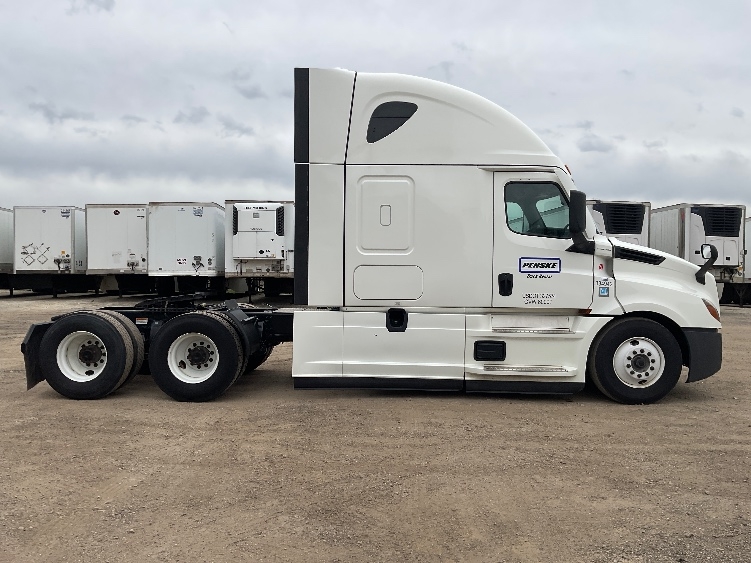 Used 2022 Freightliner Cascadia - photo 10