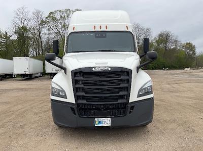 Used 2022 Freightliner Cascadia Detroit DD15AT Semi Truck with Sleeper Cab for sale #384942 - photo 2