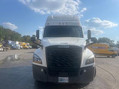 Used 2022 Freightliner Cascadia Detroit DD15AT Semi Truck with Sleeper Cab for sale #384944 - photo 2