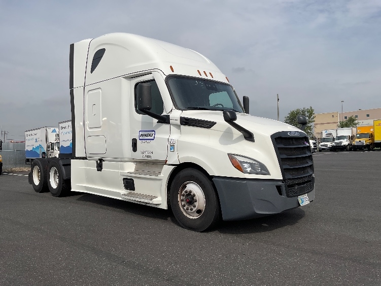 Used 2022 Freightliner Cascadia - photo 1