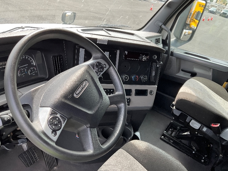 Used 2022 Freightliner Cascadia - photo 12
