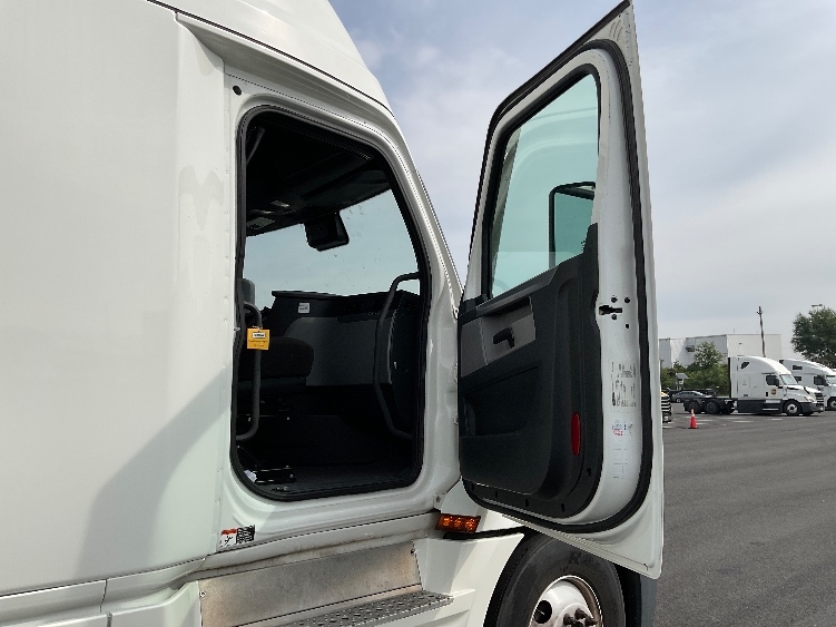 Used 2022 Freightliner Cascadia - photo 15