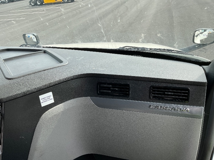 Used 2022 Freightliner Cascadia - photo 16