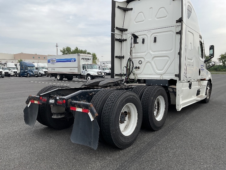 Used 2022 Freightliner Cascadia - photo 24