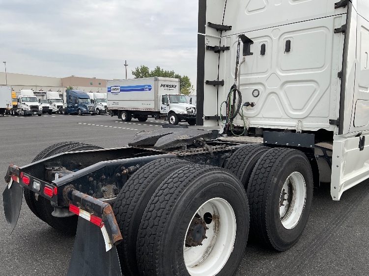 Used 2022 Freightliner Cascadia - photo 25