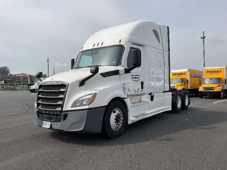 Used 2022 Freightliner Cascadia - photo 5