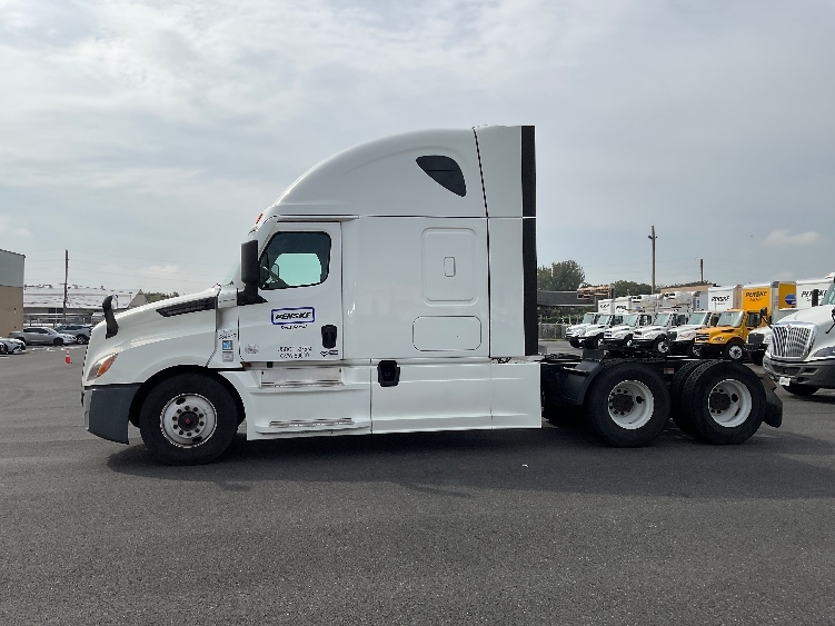 Used 2022 Freightliner Cascadia - photo 6