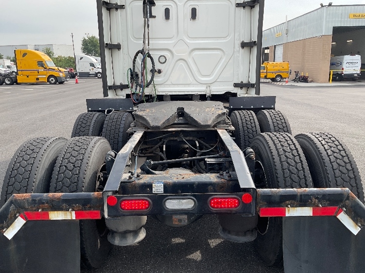 Used 2022 Freightliner Cascadia - photo 8