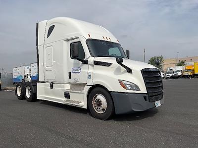 Used 2022 Freightliner Cascadia Detroit DD15AT Semi Truck with Sleeper Cab for sale #384947 - photo 1
