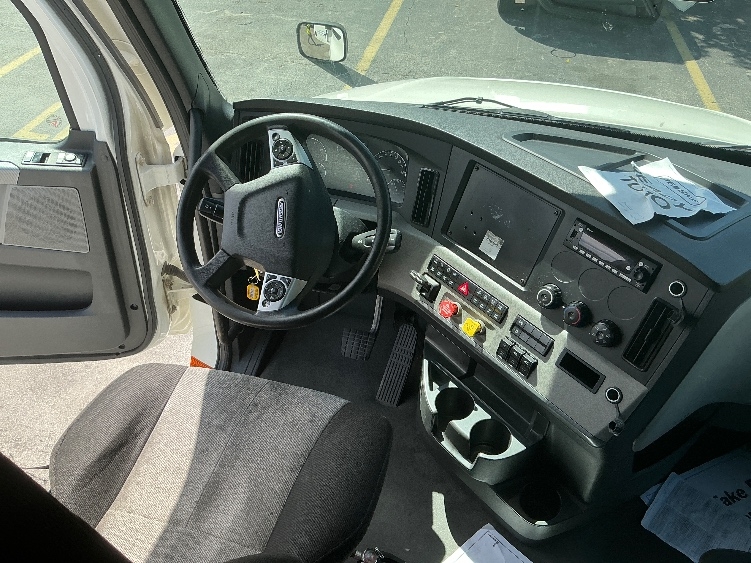 Used 2022 Freightliner Cascadia - photo 13