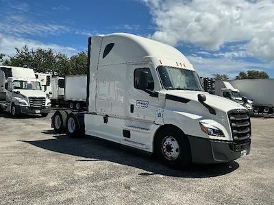 Used 2022 Freightliner Cascadia Detroit DD15AT Semi Truck with Sleeper Cab for sale #384955 - photo 1