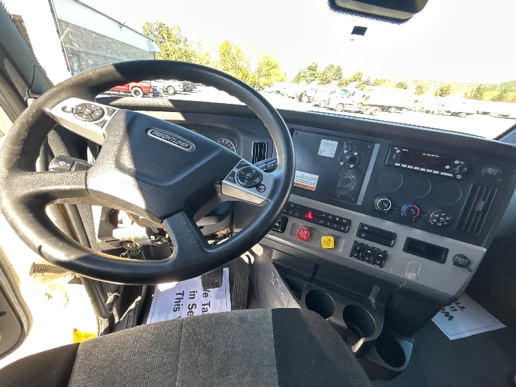 Used 2022 Freightliner Cascadia - photo 13
