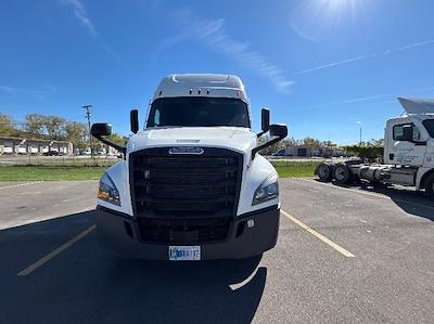 Used 2022 Freightliner Cascadia Detroit DD15AT Semi Truck with Sleeper Cab for sale #384977 - photo 2