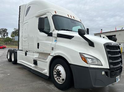 Used 2022 Freightliner Cascadia - photo 1