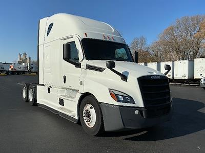 Used 2022 Freightliner Cascadia Detroit DD15AT Semi Truck with Sleeper Cab for sale #384985 - photo 1