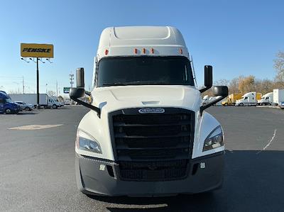 Used 2022 Freightliner Cascadia Detroit DD15AT Semi Truck with Sleeper Cab for sale #384985 - photo 2