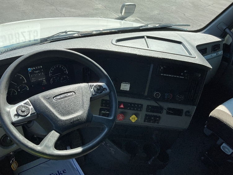 Used 2022 Freightliner Cascadia - photo 13