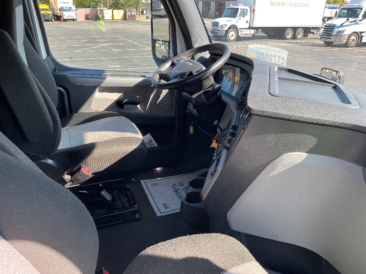 Used 2022 Freightliner Cascadia - photo 17