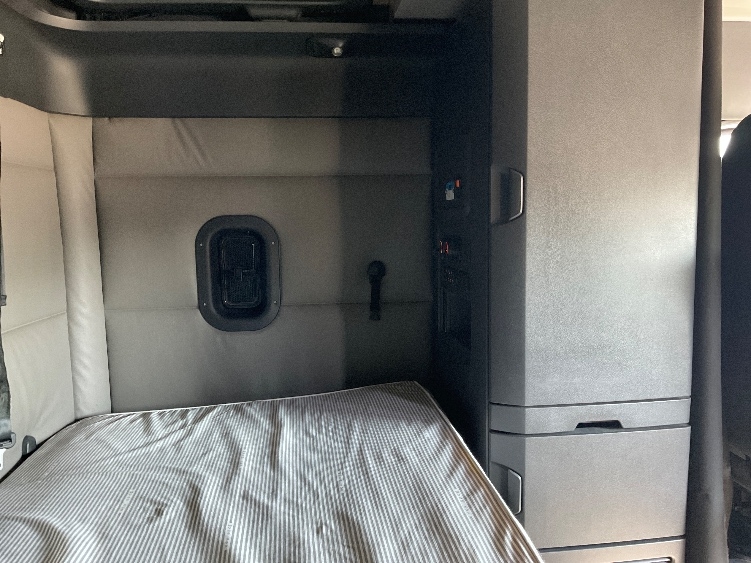 Used 2022 Freightliner Cascadia - photo 20