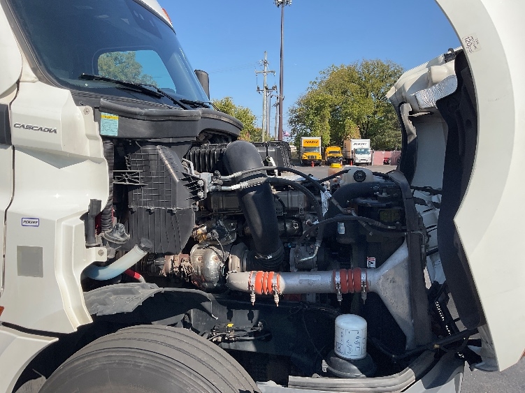 Used 2022 Freightliner Cascadia - photo 22