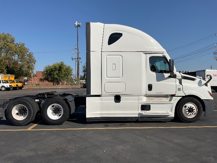 Used 2022 Freightliner Cascadia - photo 10