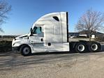 Used 2022 Freightliner Cascadia Detroit DD15AT Semi Truck with Sleeper Cab for sale #385015 - photo 4