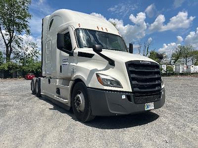 Used 2022 Freightliner Cascadia Detroit DD15AT Semi Truck with Sleeper Cab for sale #385019 - photo 1