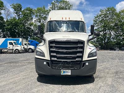 Used 2022 Freightliner Cascadia Detroit DD15AT Semi Truck with Sleeper Cab for sale #385019 - photo 2