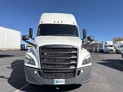 Used 2022 Freightliner Cascadia Detroit DD15AT Semi Truck with Sleeper Cab for sale #385021 - photo 2