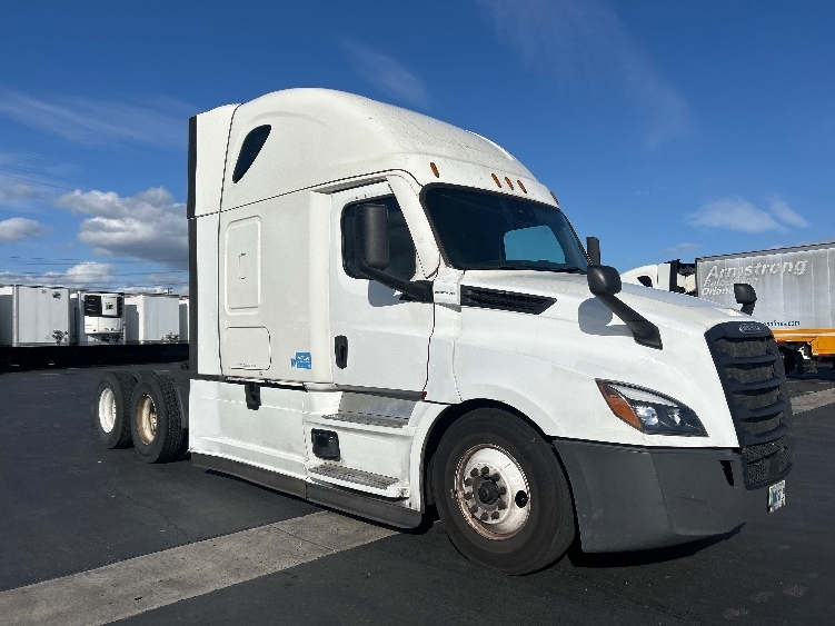 Used 2022 Freightliner Cascadia - photo 1