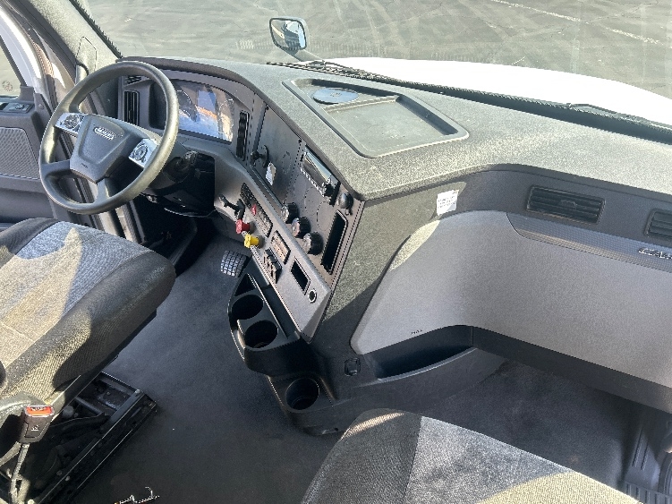 Used 2022 Freightliner Cascadia - photo 17