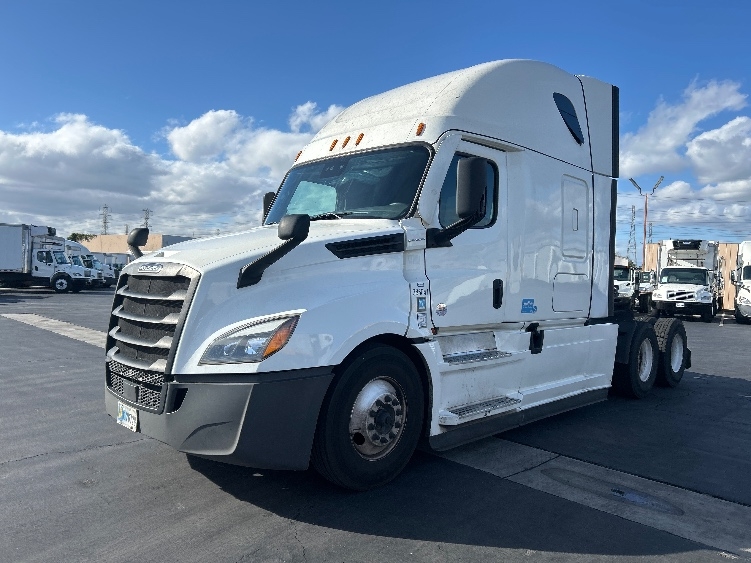 Used 2022 Freightliner Cascadia - photo 5