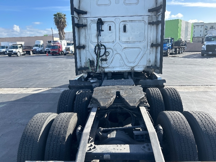 Used 2022 Freightliner Cascadia - photo 8
