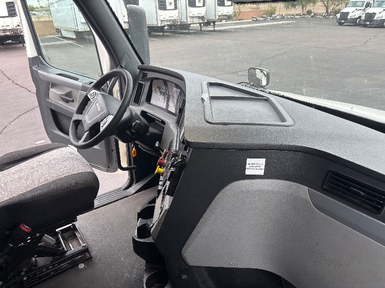 Used 2022 Freightliner Cascadia - photo 17