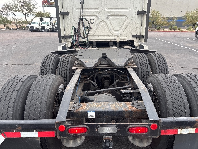 Used 2022 Freightliner Cascadia - photo 8