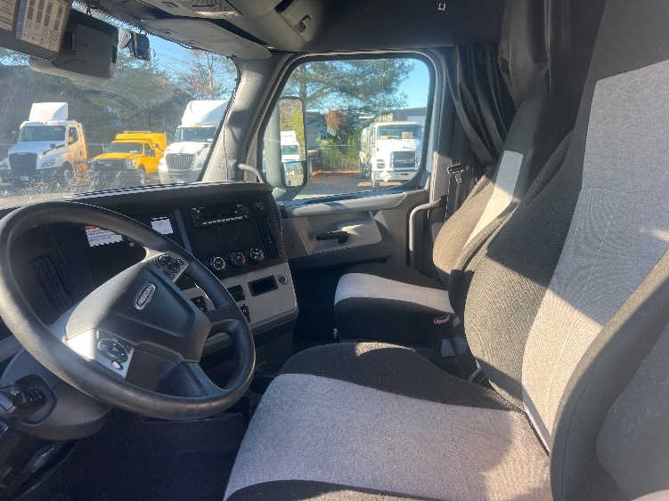Used 2022 Freightliner Cascadia - photo 12