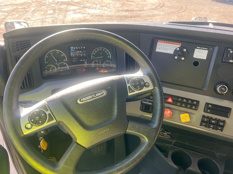 Used 2022 Freightliner Cascadia - photo 13
