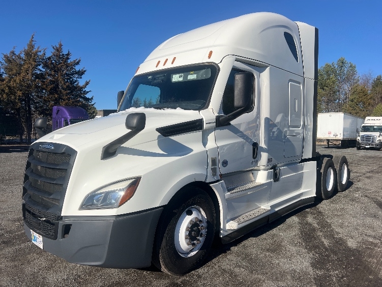 Used 2022 Freightliner Cascadia - photo 5
