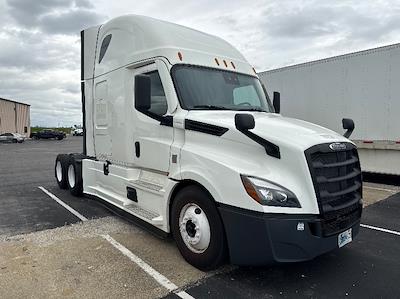 Used 2022 Freightliner Cascadia Detroit DD15AT Semi Truck with Sleeper Cab for sale #385056 - photo 1