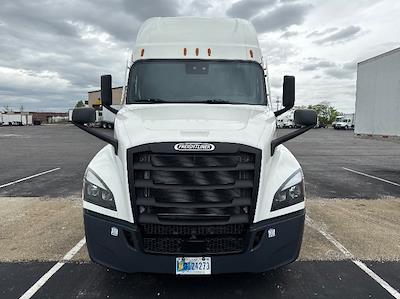 Used 2022 Freightliner Cascadia Detroit DD15AT Semi Truck with Sleeper Cab for sale #385056 - photo 2